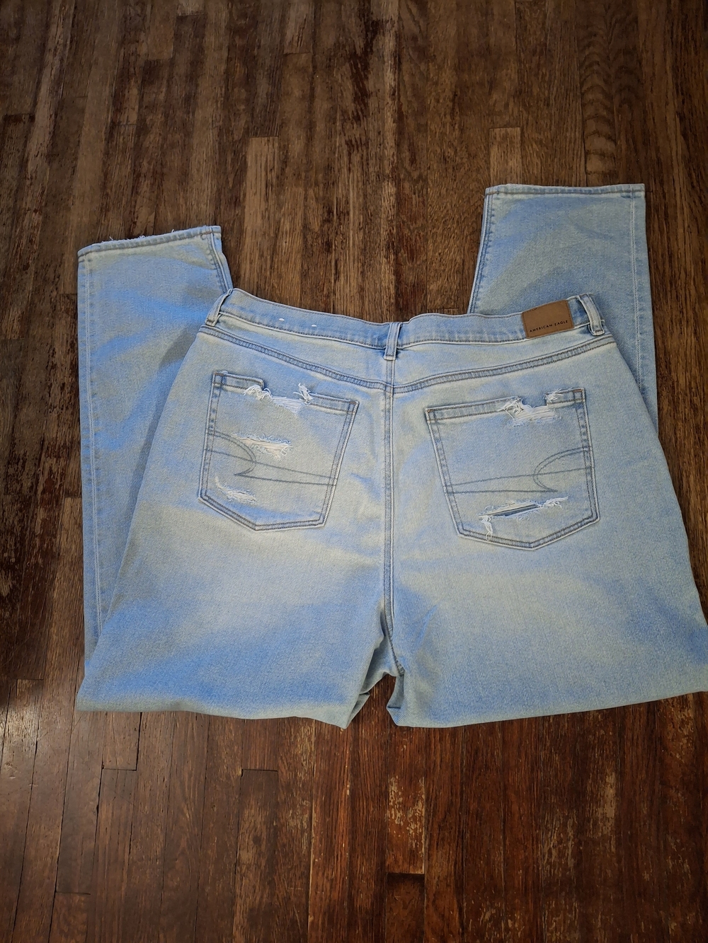 NWOT American Eagle aeo Light Blue High Waist Stretch Mom Jean